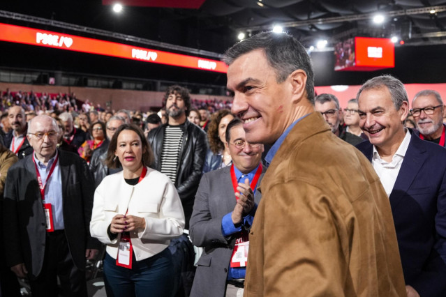 El Presidente del Gobierno de España, Pedro Sánchez, durante la inauguración del 41º Congreso Federal del PSOE en el Palacio de Congresos y Exposiciones, a 30 de noviembre de 2024 en Sevilla (Andalucía, España). El PSOE inaugura su 41 Congreso Federal en