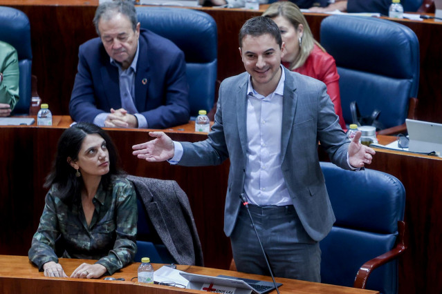 Archivo - El portavoz del Psoe en la asamblea, Juan Lobato, interviene durante una sesión plenaria en la Asamblea de Madrid, a 17 de noviembre de 2022, en Madrid (España).