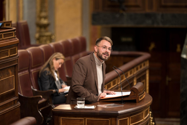 El diputado de Compromís, Alberto Ibáñez, durante una sesión plenaria, en el Congreso de los Diputados, a 26 de noviembre de 2024, en Madrid (España).