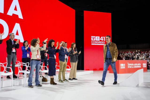 El Presidente del Gobierno, Pedro Sánchez, durante la inauguración del 41º Congreso Federal del PSOE en el Palacio de Congresos y Exposiciones, a 30 de noviembre de 2024 en Sevilla (Andalucía, España). El PSOE inaugura su 41 Congreso Federal en el que el