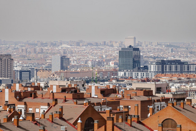 Archivo - Vista general desde el parque Cerro del Tío Pío (Madrid).