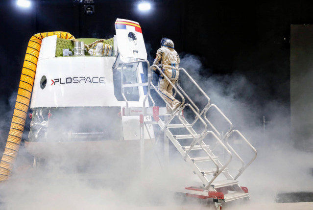 Archivo - Demostración del funcionamiento de una nave espacial durante la celebración de la experiencia BEYOND presentada por PLD Space, a 7 de octubre de 2024, en Elche, Alicante, Comunidad Valenciana (España).