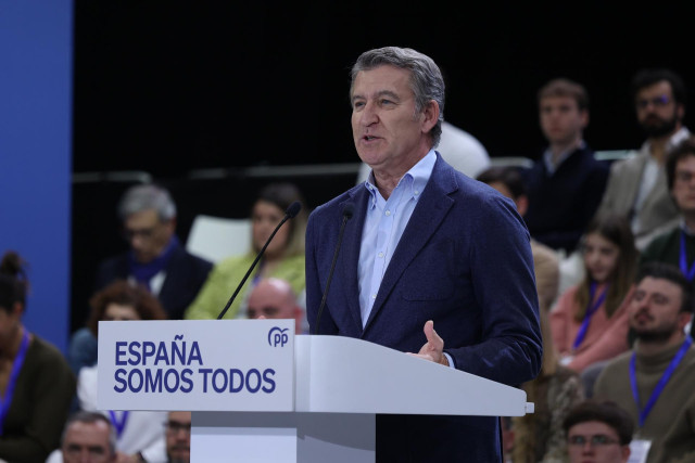 El presidente del Partido Popular, Alberto Núñez Feijóo, interviene durante la clausura de la XXVII Intermunicipal del PP, a 1 de diciembre de 2024, en Valladolid, Castilla y León (España).