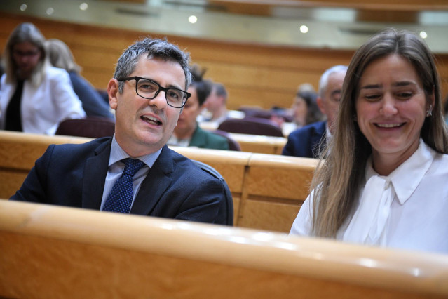 El ministro de la Presidencia, Justicia y Relaciones con las Cortes, Félix Bolaños, y la vicepresidenta tercera y ministra para la Transición Ecológica y el Reto Demográfico, Sara Aagesen, durante una sesión de control al Gobierno en el Senado, a 3 de dic