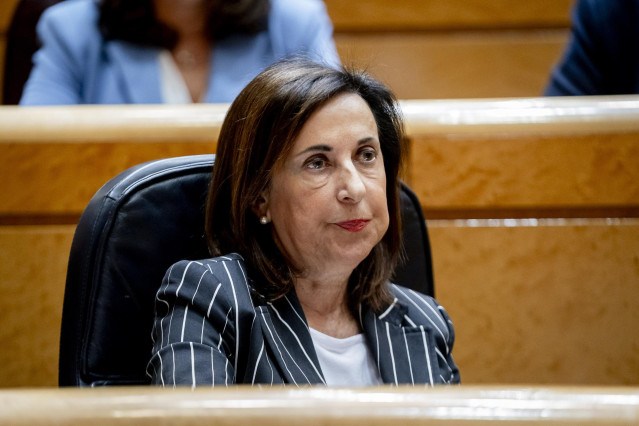 La ministra de defensa, Margarita Robles, durante el pleno del Senado.