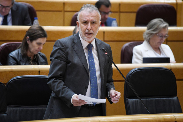 El ministro de Política Territorial y Memoria Democrática, Ángel Víctor Torres, interviene durante una sesión de control al Gobierno en el Senado, a 3 de diciembre de 2024, en Madrid (España). El Gobierno ha respondido hoy a las preguntas de la oposición