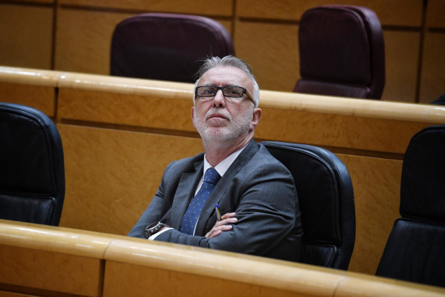El ministro de Política Territorial y Memoria Democrática, Ángel Víctor Torres, interviene durante una sesión de control al Gobierno en el Senado, a 3 de diciembre de 2024, en Madrid (España). El Gobierno ha respondido hoy a las preguntas de la oposición