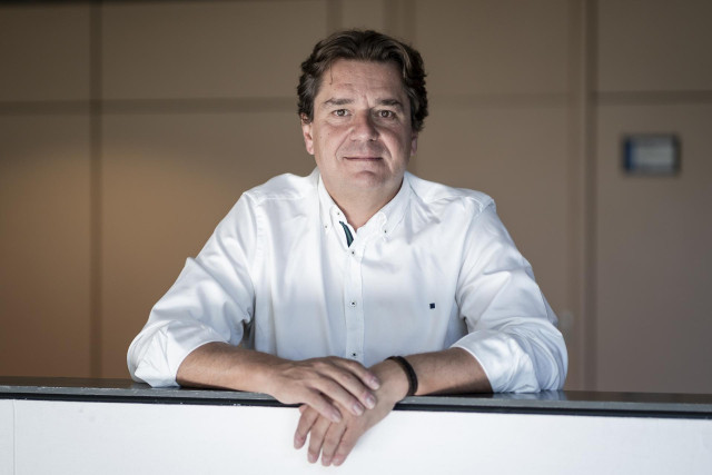 Archivo - El alcalde de Fuenlabrada, Javier Ayala, posa para Europa Press, en el Ayuntamiento de Fuenlabrada, a 24 de junio de 2024, en Fuenlabrada, Madrid (España).