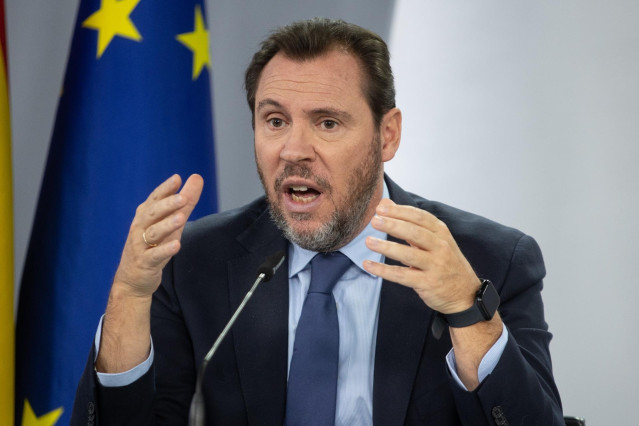 El ministro de Transportes y Movilidad Sostenible, Óscar Puente, durante una rueda de prensa posterior al Consejo de Ministros, en el Palacio de La Moncloa, a 3 de diciembre de 2024, en Madrid (España).