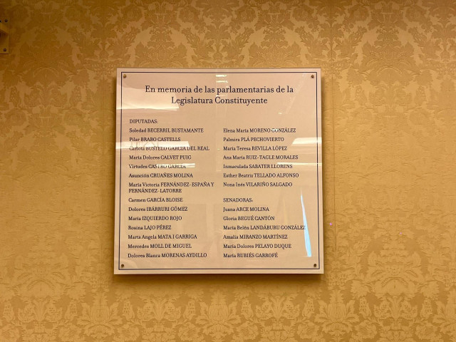 Placa en memoria de las parlamentarias de la Legislatura Constituyente en la Sala Constitucional del Congreso