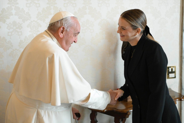 El Papa Francisco y la presidenta del Govern, Marga Prohens.
