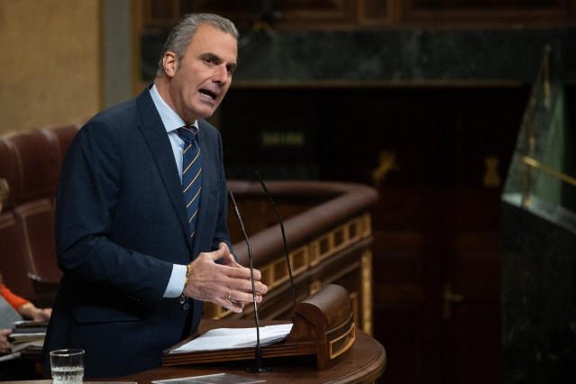 El diputado de Vox Javier Ortega Smith, interviene durante un pleno en el Congreso de los Diputados