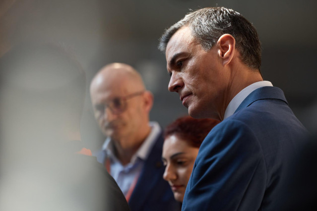 El presidente del Gobierno, Pedro Sánchez, durante su visita a la exposición 'Formación Profesional: innovación y alianzas para seguir avanzando’, en ‘La Nave’ de Villaverde, a 4 de diciembre de 2024, en Madrid (España).