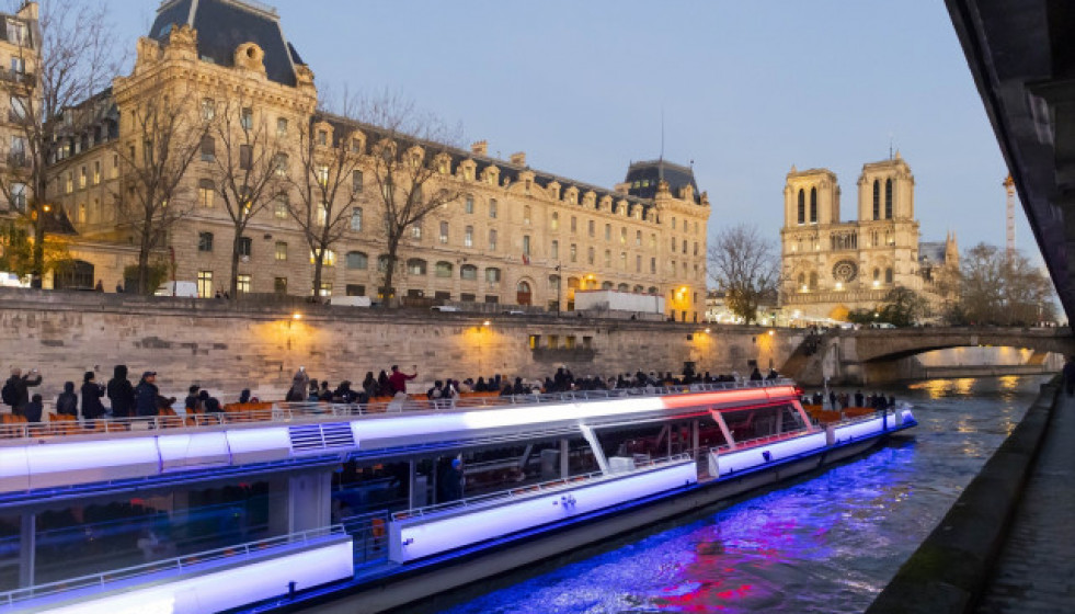 EuropaPress 6377292 november 29 2024 paris france france paris france november 29 2024 boat