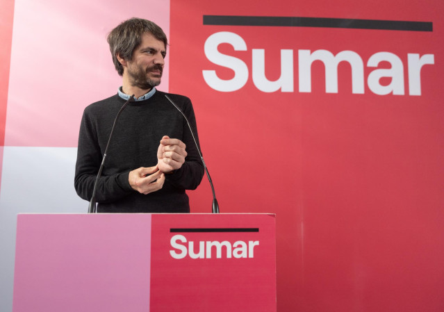 El portavoz de Sumar y ministro de Cultura, Ernest Urtasun, durante una rueda de prensa, en el Espacio Rastro, a 9 de diciembre de 2024, en Madrid (España).