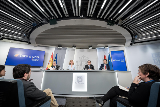 (I-D) El ministro de Industria, Jordi Hereu; la ministra Portavoz, Pilar Alegría; el ministro de Asuntos Exteriores, José Manuel Albares y el ministro para la Transformación Digital, Óscar López, a 10 de diciembre de 2024, en Madrid (España).