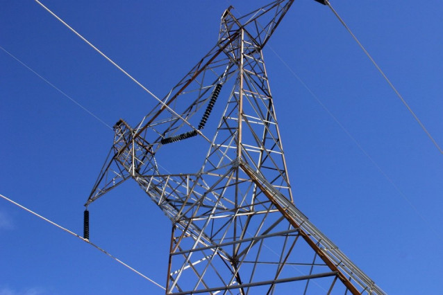 Archivo - Torre de alta tensión