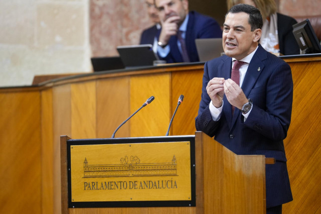 El presidente de la Junta de Andalucía, Juanma Moreno durante su intervención en el Debate sobre el Estado de la Comunidad. El presidente de la Junta de Andalucía, Juanma Moreno, ha abierto en Sevilla el Debate sobre el Estado de la Comunidad, un acto que
