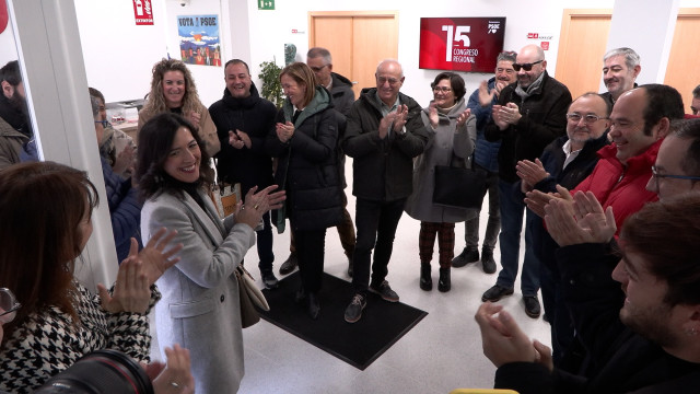 Esther Gutiérrez, tras presentar sus avales para concurrir a las primarias del PSOE de Extremadura.