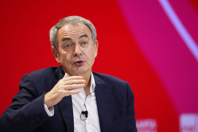 El expresidente José Luis Rodríguez Zapatero durante el ágora 'Adelantando por la izquierda a la desinformación' dentro del Congreso Federal del PSOE, a 30 de noviembre de 2024 en Sevilla (Andalucía, España).