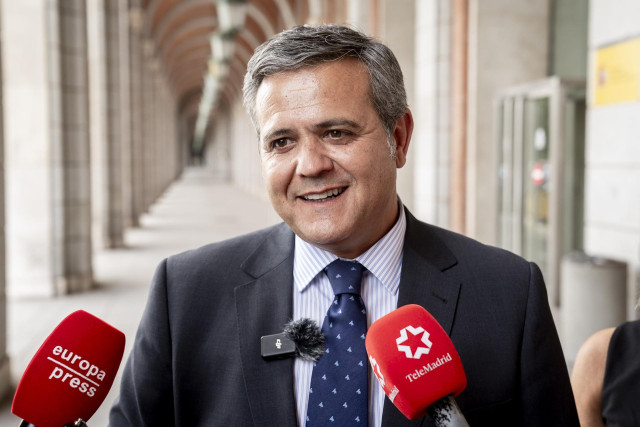 Archivo - El consejero de Vivienda de la Comunidad de Madrid, Jorge Rodrigo Domínguez, atiende a los medios de comunicación, en la sede del Ministerio, a 29 de julio de 2024, en Madrid (España).