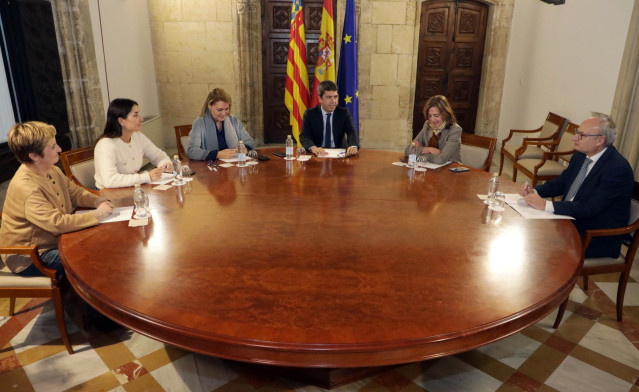 El 'president' de la Generalitat, Carlos Mazón, se reúne con representantes de la Unión Española de Entidades Aseguradoras y Reaseguradoras (Unespa).