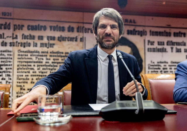 El ministro de Cultura, Ernest Urtasun, comparece ante la Comisión de Cultura para informar sobre el balance y perspectivas en el primer año de gobierno, en el Senado, a 11 de diciembre de 2024, en Madrid (España). Urtasun comparece con el objetivo de inf