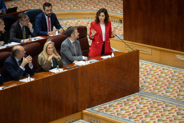 Lla consejera de Economía, Hacienda y Empleo, Rocío Albert, el consejero de Presidencia, Justicia y Administración Local, Miguel Ángel García, y la presidenta de la Comunidad de Madrid, Isabel Díaz Ayuso