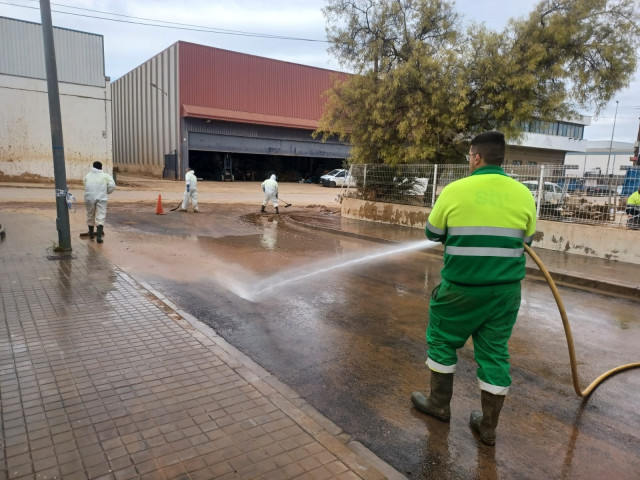 La limpieza contratada por el Consell de áreas industriales afectadas por la riada sigue avanzando con una ejecución de más del 80 %