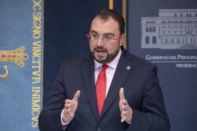 Archivo - El presidente del Principado de Asturias, Adrián Barbón.