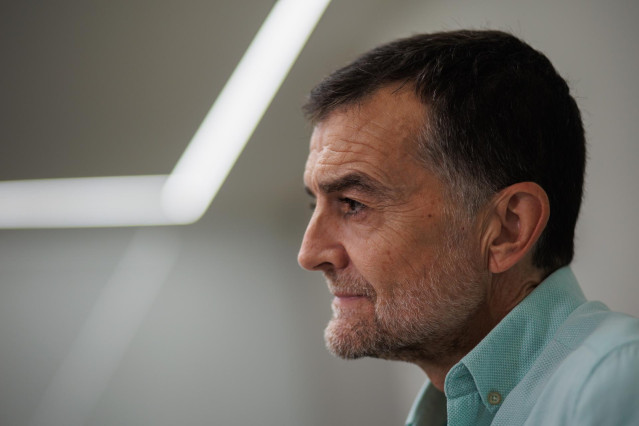 Archivo - El coordinador federal de IU, Antonio Maíllo, durante una entrevista para Europa Press, en la sede de la agencia, a 7 de agosto de 2024, en Madrid (España).