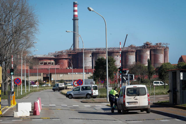 Archivo - La fábrica de Alcoa, a 24 de enero de 2024, en San Cibrao, Lugo, Galicia (España). Alcoa solicitó el pasado 22 de enero a los trabajadores de la fábrica de San Cibrao y al comité de empresa “acordar retrasar” el arranque de la actividad en la pl
