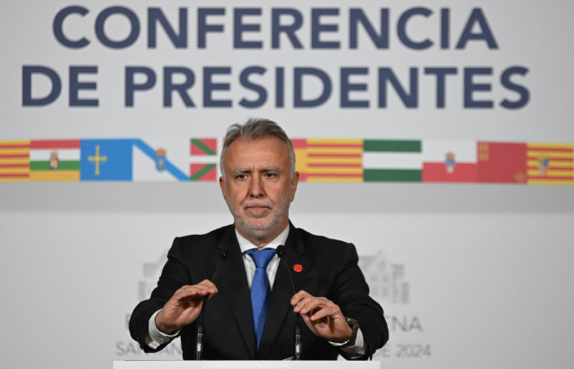 El ministro de Política Territorial y Memoria Democrática, Ángel Víctor Torres, ofrece una rueda de prensa durante la XXVII Conferencia de Presidentes, en el Palacio de la Magdalena, a 13 de diciembre de 2024, en Santander, Cantabria (España).