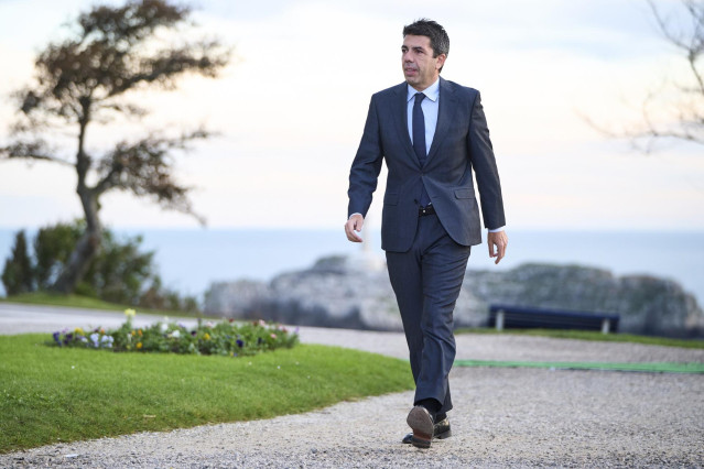 Imagen de archivo del presidente de la Generalitat Valenciana, Carlos Mazón, a su llegada a la XXVII Conferencia de Presidentes, en el Palacio de la Magdalena.
