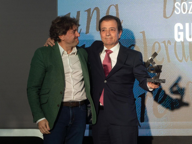 Guillermo Fernández Vara recibe el Premio Ramón Rubial a la Defensa de los Valores Socialistas