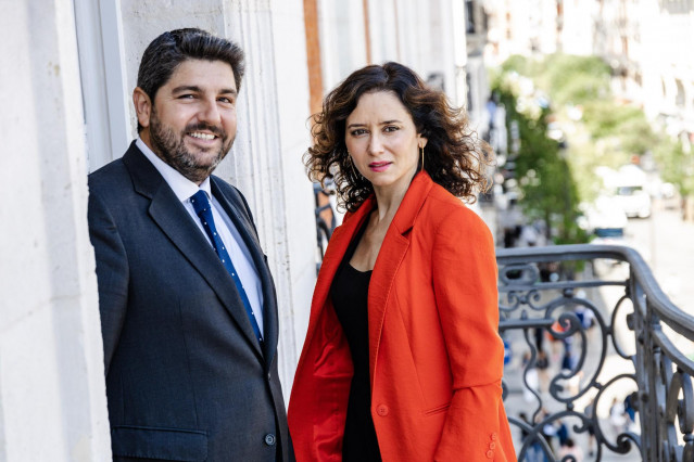 Archivo - El presidente de la Región de Murcia, Fernando López Miras y la presidenta de la Comunidad de Madrid, Isabel Díaz Ayuso, en una imagen de archivo
