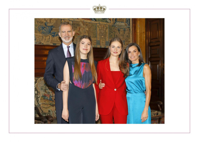 Los Reyes, la Princesa Leonor y la Infanta Sofía en la foto escogida para la felicitación navideña de la Familia Real