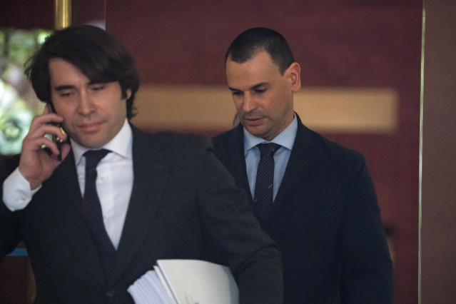 Archivo - La pareja de la presidenta de la Comunidad de Madrid, Alberto González Amador (d), a su salida del Tribunal Superior de Justicia,