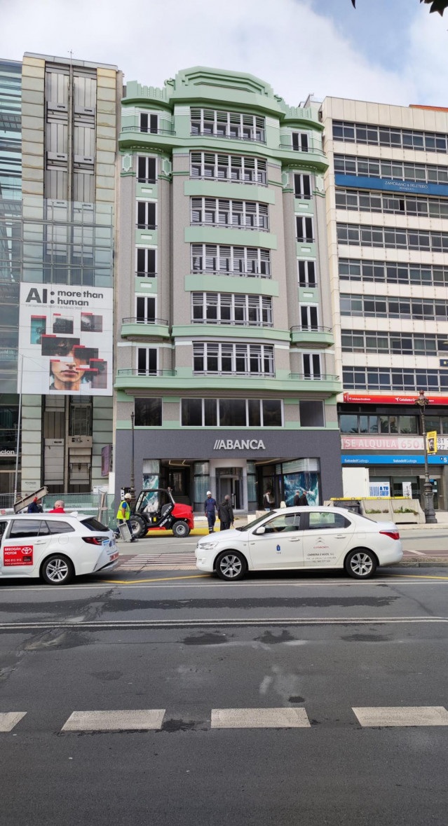 Edificio del antiguo Cine Avenida de A Coruña, finalizadas las obras realizadas por Abanca para albergar sus nuevas instalaciones.