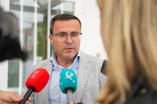 Archivo - El secretario general del PSOE de Extremadura, Miguel Ángel Gallardo, en una imagen de archivo.