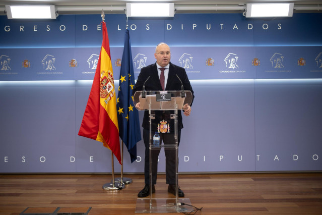 El portavoz del PP en el Congreso, Miguel Tellado, durante una rueda de prensa posterior a la Junta de Portavoces, en el Congreso de los Diputados, a 17 de diciembre de 2024, en Madrid (España).