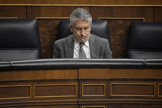 Archivo - El ministro de Interior, Fernando Grande-Marlaska, durante una sesión de control al Gobierno, en el Congreso de los Diputados, a 16 de octubre de 2024, en Madrid (España). El PP y Vox preguntan sobre el 'caso Koldo' y otras causas de corrupción