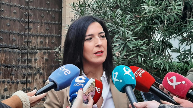 Esther Gutiérrez atiende a los medios