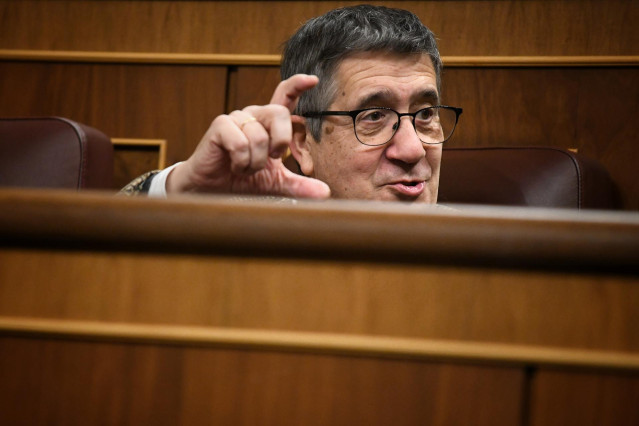 El portavoz del PSOE, Patxi López, durante una sesión plenaria en el Congreso de los Diputados, a 17 de diciembre de 2024, en Madrid (España).