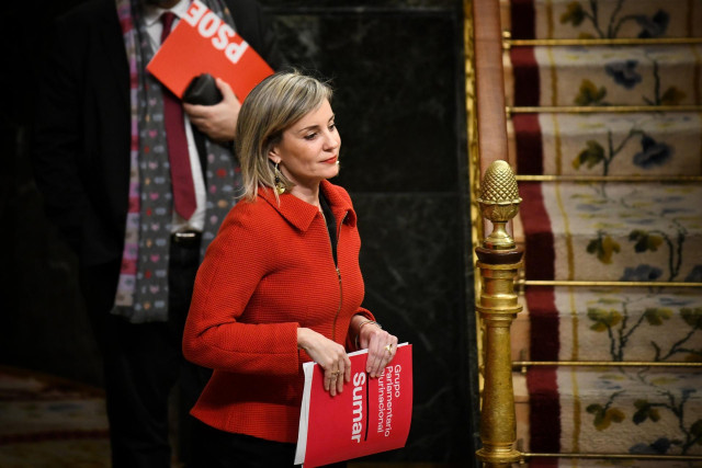 La portavoz de Sumar en el Congreso, Verónica Martínez, durante una sesión plenaria en el Congreso de los Diputados, a 17 de diciembre de 2024, en Madrid (España).