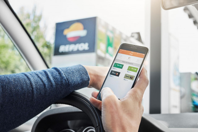 Archivo - Faconauto colabora con Repsol para apoyar a los damnificados por la DANA con 150 euros en repostaje y recarga de vehículos eléctricos.