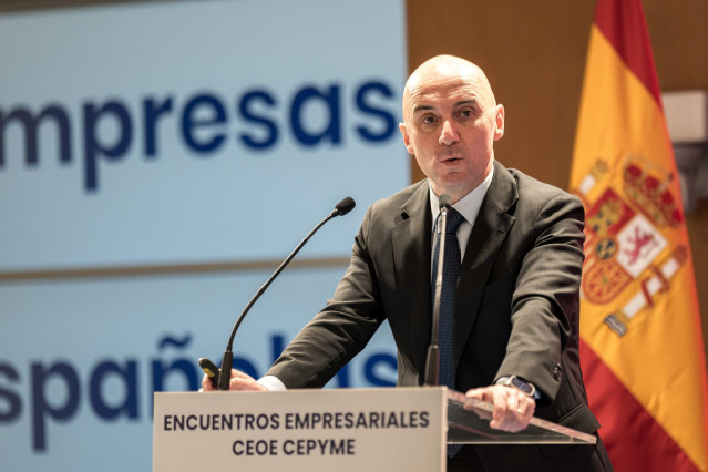 El CEO y general manager de Iryo, Simone Gorini, durante un Encuentro Empresarial de CEOE y CEPYME y el CEO de Iryo, en la sede de la CEOE, a 19 de diciembre de 2024, en Madrid (España).