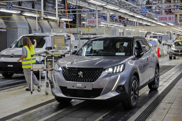 Archivo - El superávit comercial del automóvil creción hasta octubre un 8,14%, con 7.344,7 millones de euros.