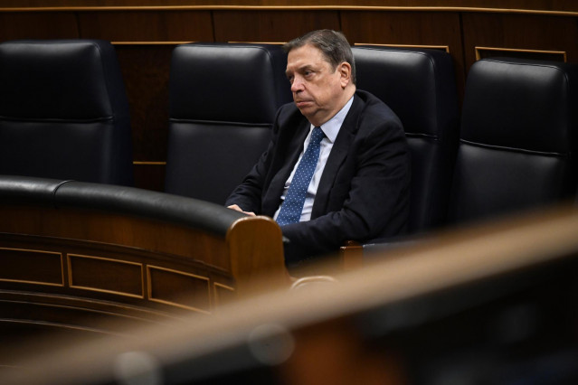 El ministro de Agricultura, Pesca y Alimentación, Luis Planas, durante un pleno en el Congreso de los Diputados, a 19 de diciembre de 2024, en Madrid (España).