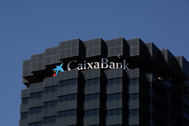 Archivo - Fachada de la sede de CaixaBank en la Avenida Diagonal de Barcelona, a 11 de julio de 2022, en Barcelona, Cataluña (España).